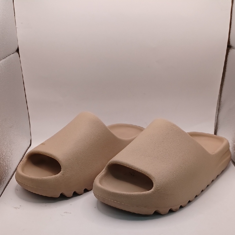 Pre-Owned Adidas Yeezy Slide In Pure Men Size 9 US GW1934